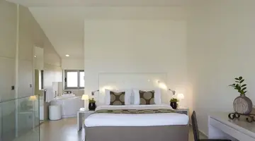 THE IXIAN GRAND & ALL SUITES