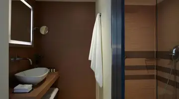 THE IXIAN GRAND & ALL SUITES