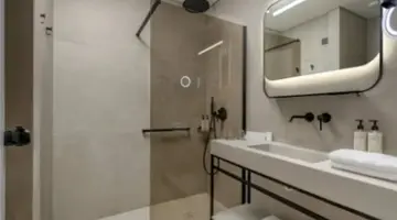 THE IXIAN GRAND & ALL SUITES
