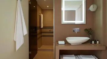 THE IXIAN GRAND & ALL SUITES