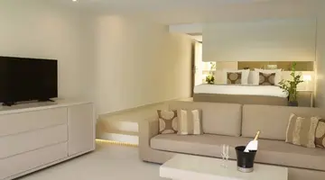 THE IXIAN GRAND & ALL SUITES