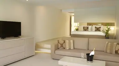 THE IXIAN GRAND & ALL SUITES