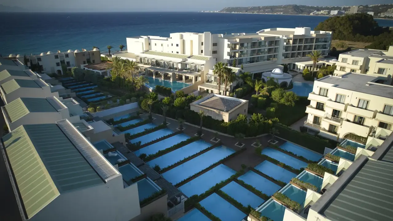 THE IXIAN GRAND & ALL SUITES