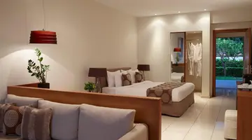 THE IXIAN GRAND & ALL SUITES