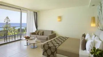 THE IXIAN GRAND & ALL SUITES