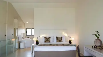 THE IXIAN GRAND & ALL SUITES
