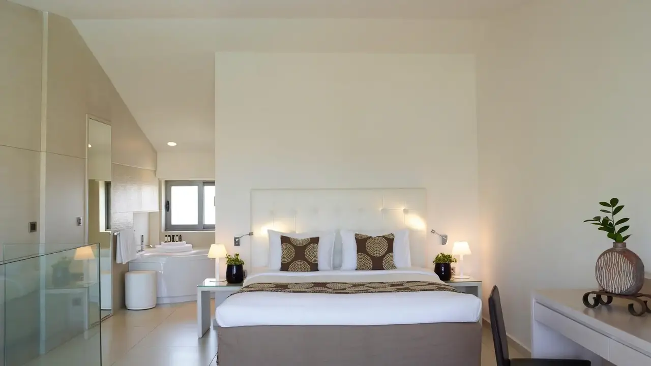 THE IXIAN GRAND & ALL SUITES