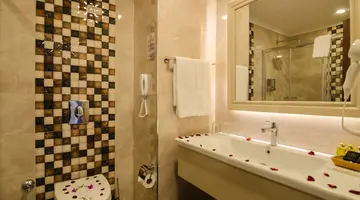 THE LUMOS DELUXE RESORT HOTEL & SPA