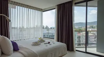 THE LUNAR PATONG