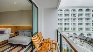 THE LUNAR PATONG