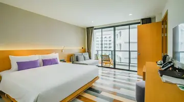THE LUNAR PATONG