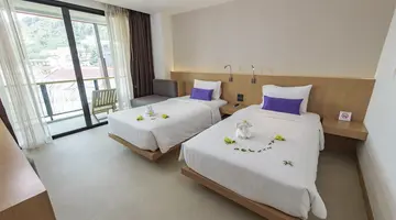 THE LUNAR PATONG