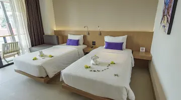 THE LUNAR PATONG