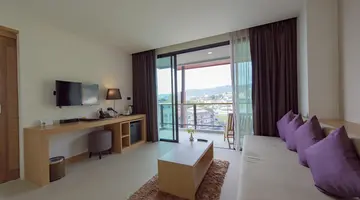 THE LUNAR PATONG