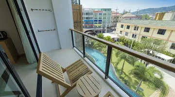 THE LUNAR PATONG