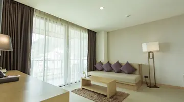 THE LUNAR PATONG