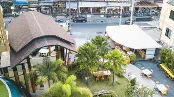 THE LUNAR PATONG