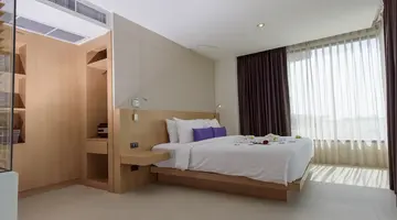 THE LUNAR PATONG