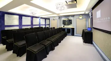 The Luxe Manor