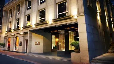 The Luxe Manor