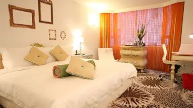 The Luxe Manor