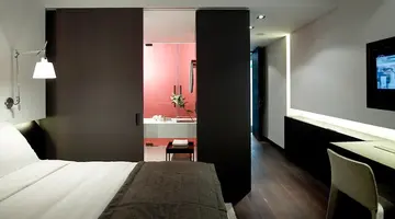 The Met Hotel