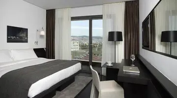 The Met Hotel