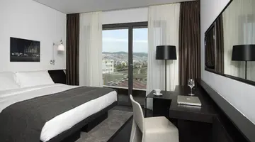 The Met Hotel