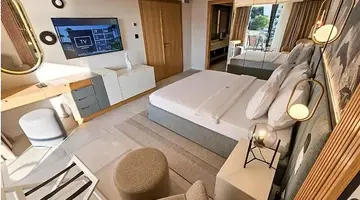 The New Mediteran - Villa Edition