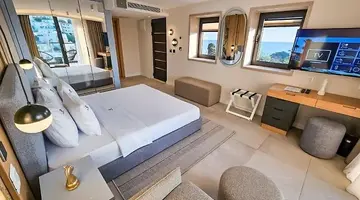 The New Mediteran - Villa Edition