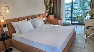 The New Mediteran - Villa Edition