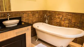 The Oasis Hotel Restaurant and Spa (Praslin Hotel)