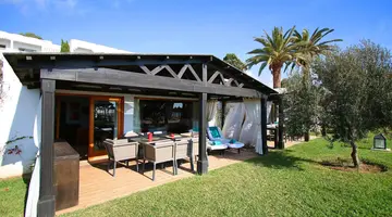 The Orangers Beach Resort & Bungalows 4
