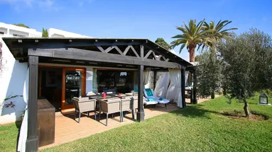 The Orangers Beach Resort & Bungalows 4