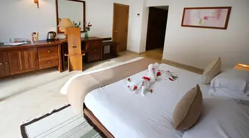The Orangers Beach Resort & Bungalows 4