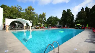 The Orangers Beach Resort & Bungalows 4