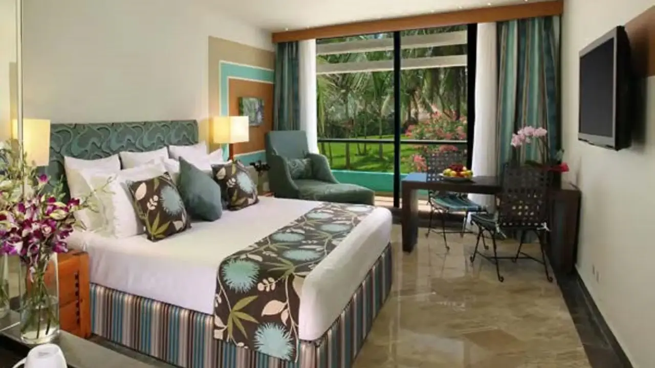 The Pyramid Cancun By Oasis