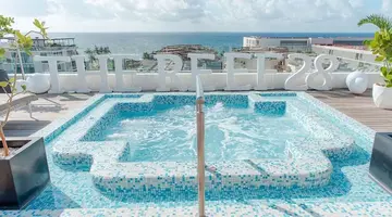 The Reef 28 Gourmet Adults Only - All Suites