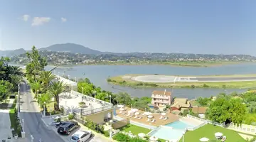 THE ROYAL GRAND HOTEL