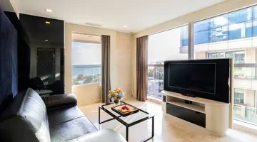 THE SANCTUARY RESORT PATTAYA, BW SIGNATURE COLLECTION (ex. THE SANCTUARY PHRATAMNAK PATTAYA HOTEL)