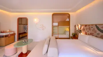 THE STANDARD, PATTAYA NA JOMTIEN