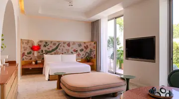 THE STANDARD, PATTAYA NA JOMTIEN