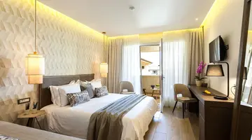 Theartemis Palace
