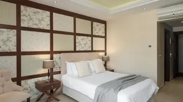 Theartemis Palace