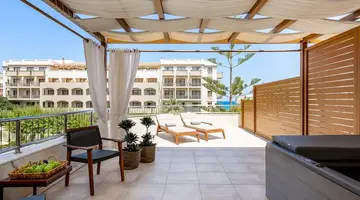 Theartemis Palace