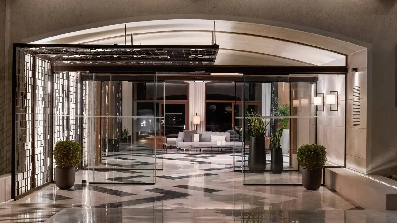 Theartemis Palace