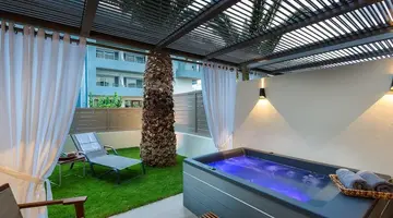 Theartemis Palace