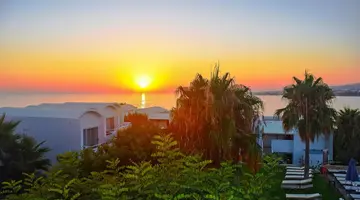 Theo Sunset Bay Holiday Village
