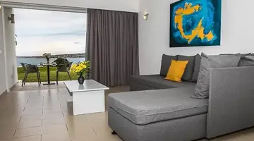 Theo Sunset Bay Holiday Village