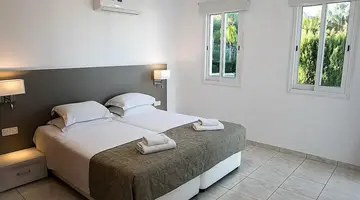 Theo Sunset Bay Hotel